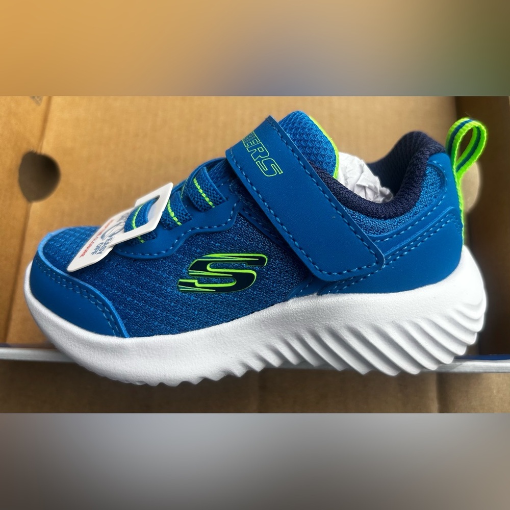 NWT SKECHERS Toddler Blue and Green Sneakers Size 5